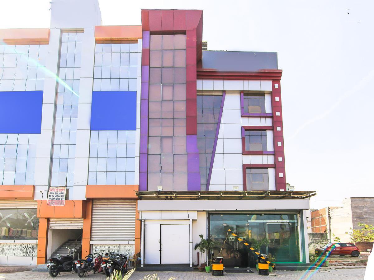 Oyo 8657 Acumen Lucknow
